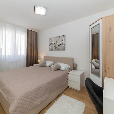 Bella Notte By Belmont Realty 아파트 *